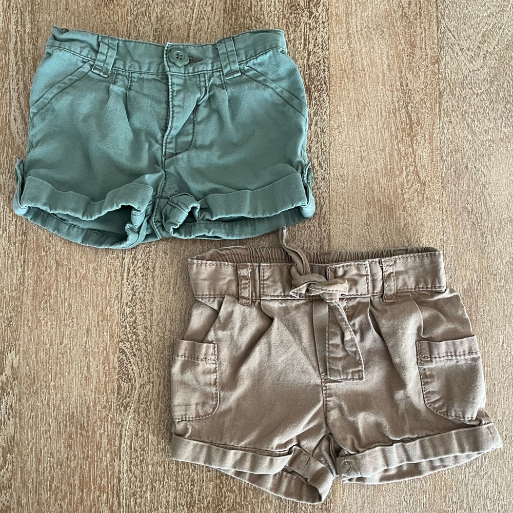 Old Navy Set of 2 Canvas Shorts in Khaki and Olive Green Sz 3-6 Months